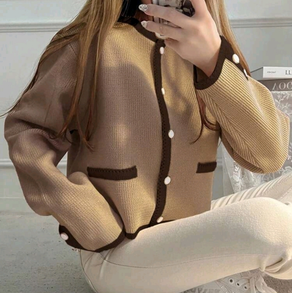 Women Contrast Color Block Round Neck Close-Fitting Cardigan - Picture 4 of 5